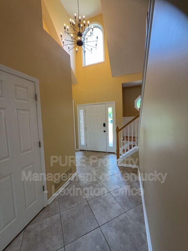 Building Photo - 4844 Clifford Cir