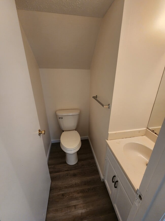 Building Photo - 1840 Woodland Ave