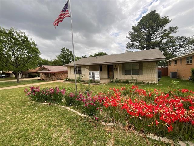 Building Photo - 2110 Normandy Dr
