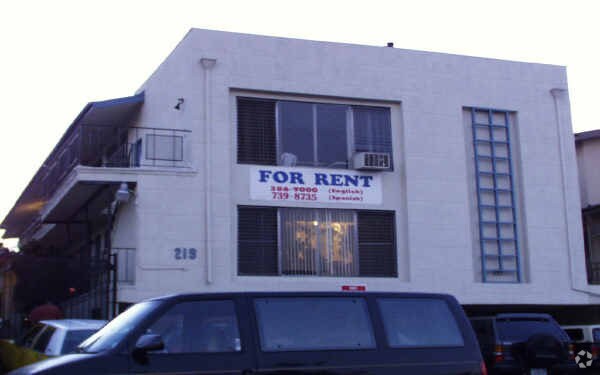 Building Photo - 219 S Alexandria Ave