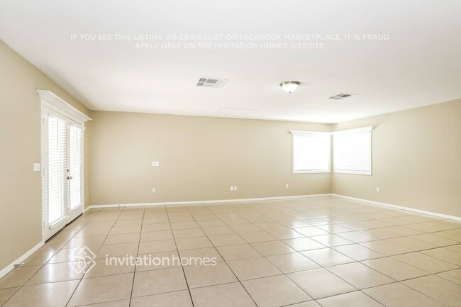 Building Photo - 134 S Main Dr