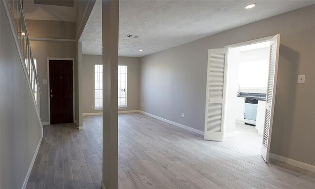 Building Photo - 18819 Oak Bower Dr