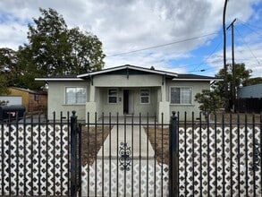 Building Photo - 1215 E Harding Way