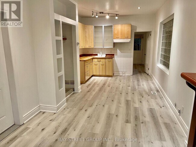 Photo du bâtiment - 693 Woodbine Ave