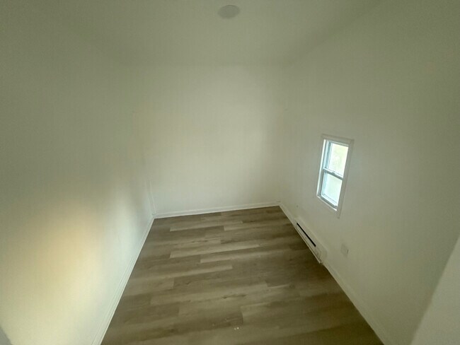 Foto del edificio - 5247 Landis Ave