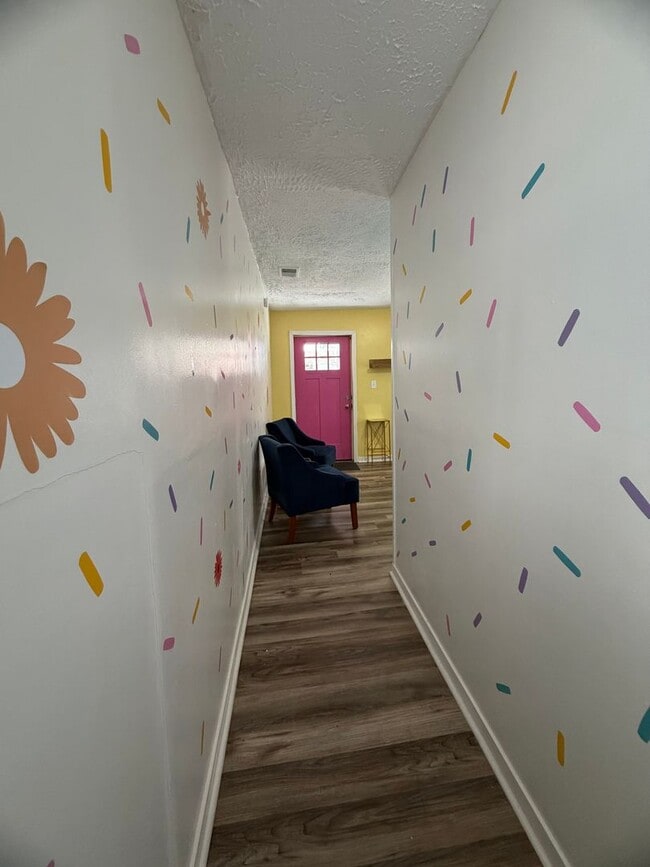 Building Photo - This Home is available NOW, cannot be held