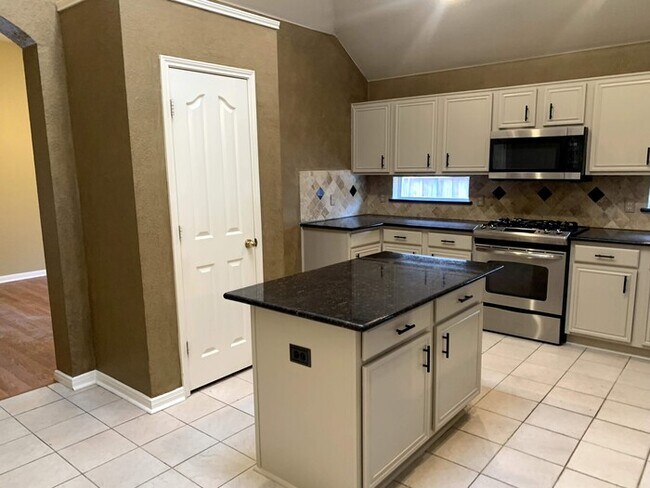 Foto del edificio - Home for Rent in The Colony- 3/2/2