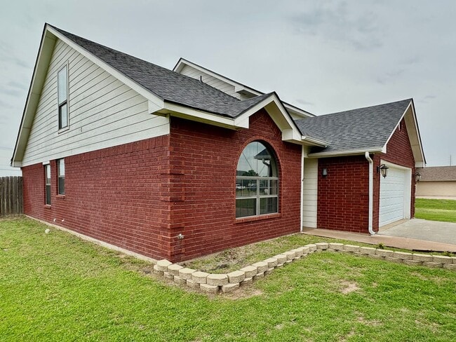 Building Photo - Pecan Valley