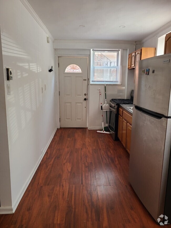 Building Photo - 708 Ave Y