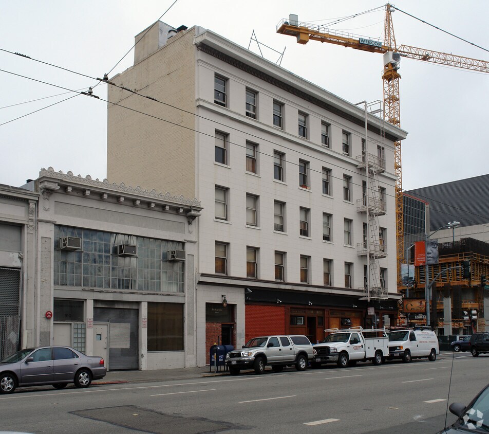 Building Photo - 906 Howard St