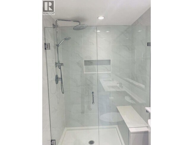 Photo du bâtiment - 6700-6700 Dunblane Ave