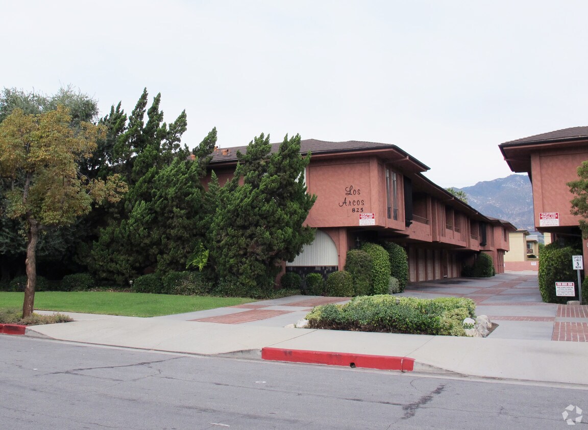 Building Photo - 825 Arcadia Ave