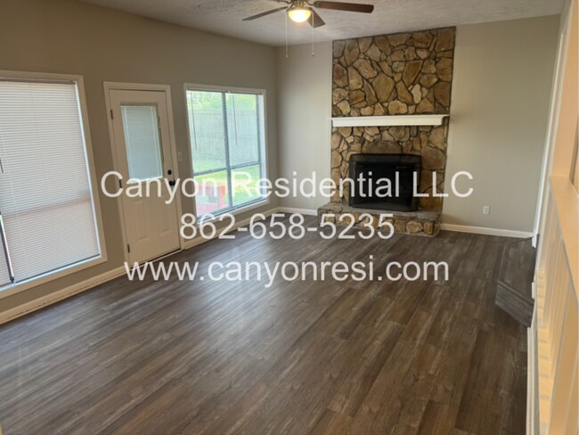 Building Photo - 5516 Deep Hollow Ct