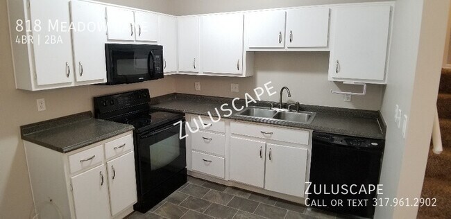Building Photo - 4 Bedroom Rehabbed Tri-Level in Greenfield