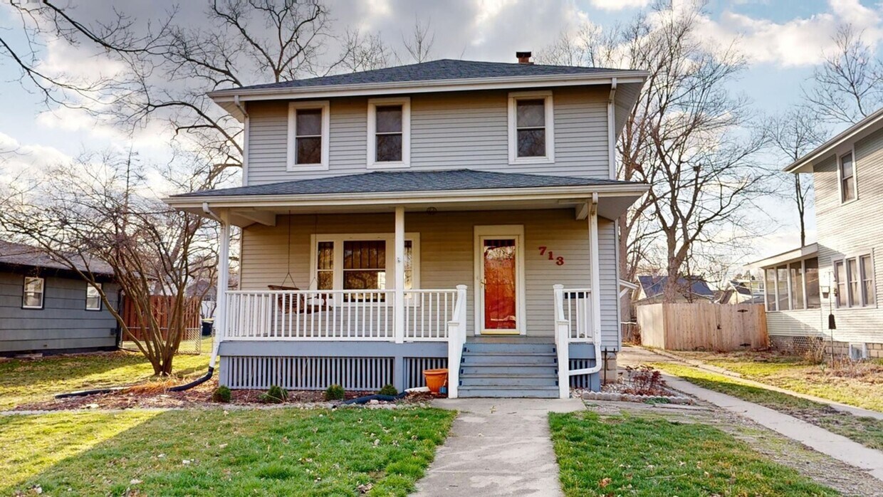 Foto principal - Charming 1930s Historic Home with Modern U...