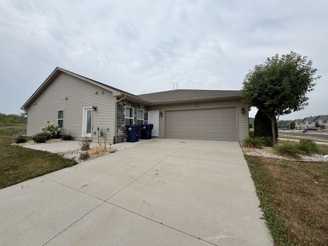 Building Photo - 630 McKay Way