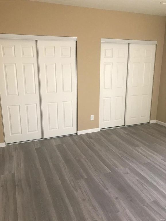 Double Closet - 5855 S Kingshighway Blvd