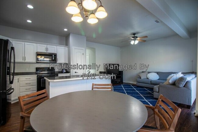 Building Photo - 282 S 910 W