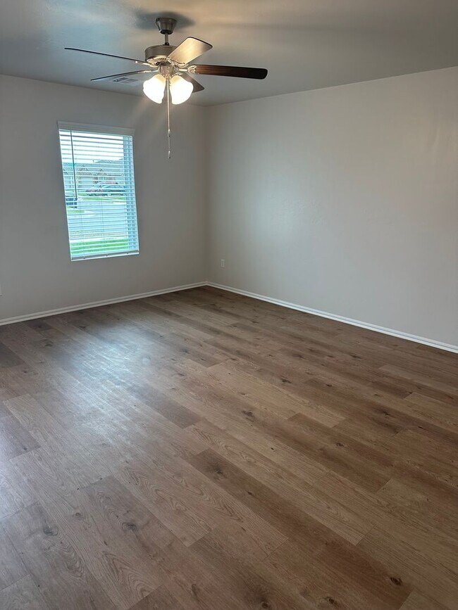 Foto del edificio - Pre-Leasing Now! Charming 3-Bedroom, 2-Bath Home in Mustang | Tours Available | Move-In Beginning...
