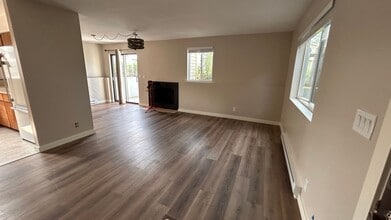 Building Photo - 8205 N Ridgewood Dr