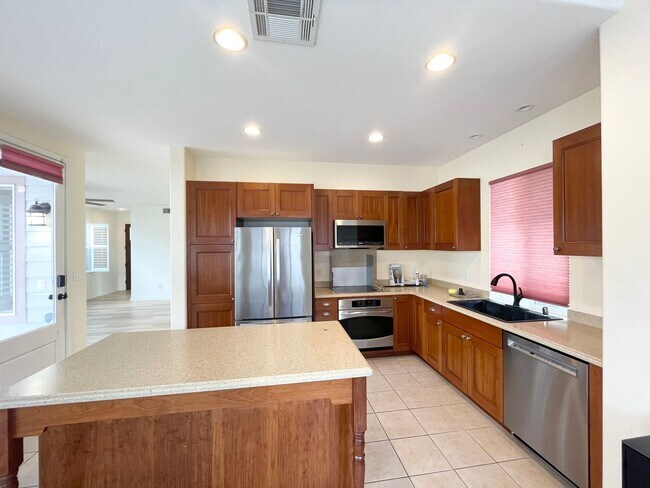 Foto del edificio - 4 Bd, 3 Ba w/ 3- Car Garage- Available Now in Hoakalei in Ka Makana