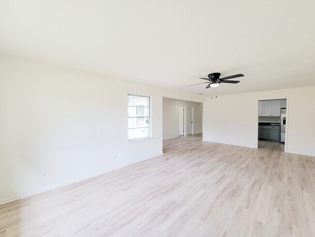 Building Photo - 301 Cypress St