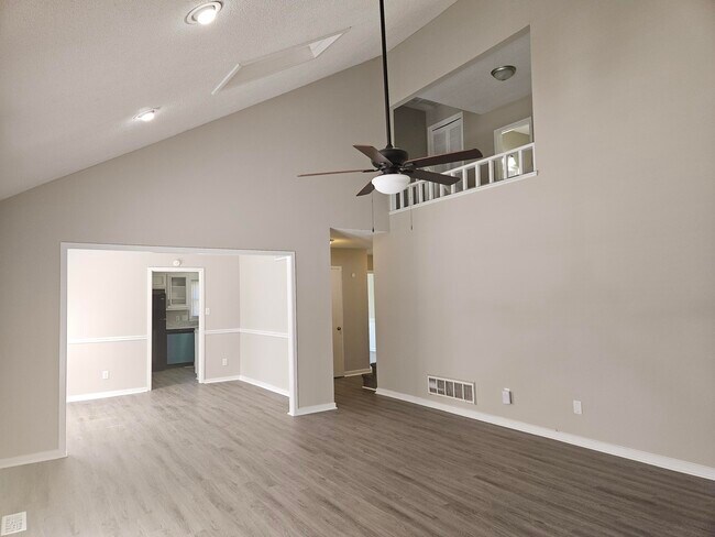 Foto del edificio - 107 Robinwood Dr
