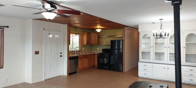 Foto del edificio - 2324 Bodfish Canyon Rd