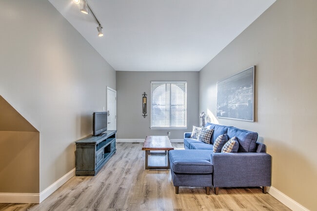 Building Photo - 3639 McRee Ave