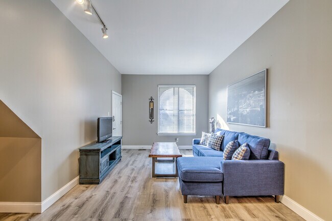 Foto del edificio - 3639 McRee Ave