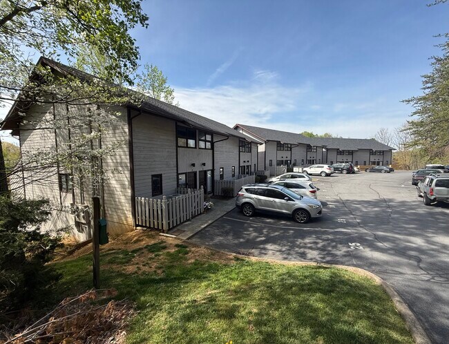 Foto del edificio - Laurelwood Apartments