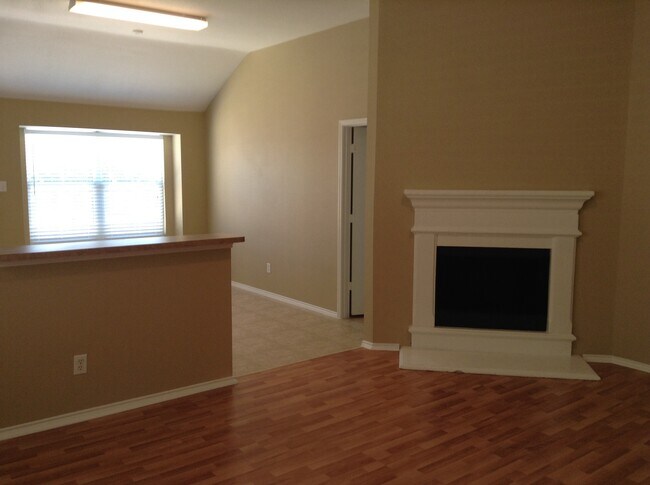 Foto del edificio - 6236 Spring Ranch Dr