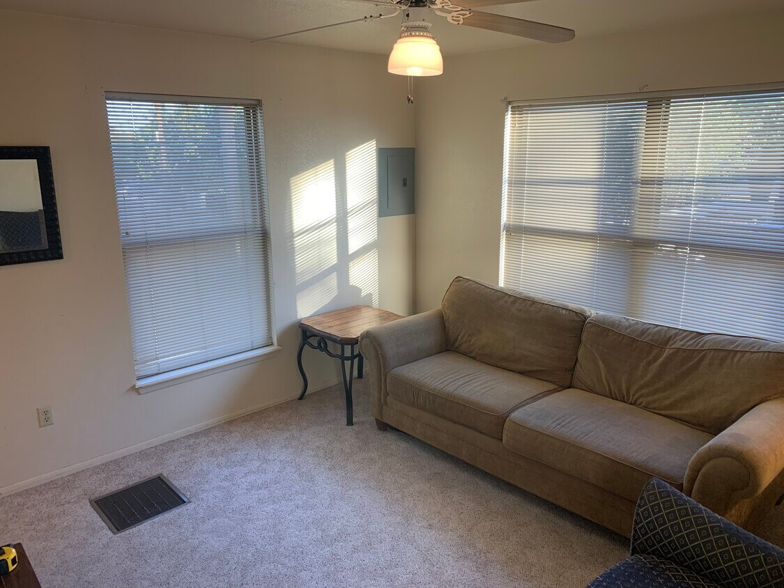 Foto principal - 805 W Main St