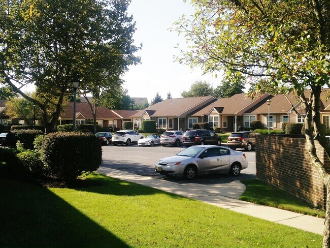 Building Photo - Bright & Updated 2-Bedroom Condo in Desirable Mount Laurel