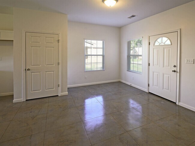 Foto del edificio - Built in 2019. 4 beds, 2.5 bath home with ...