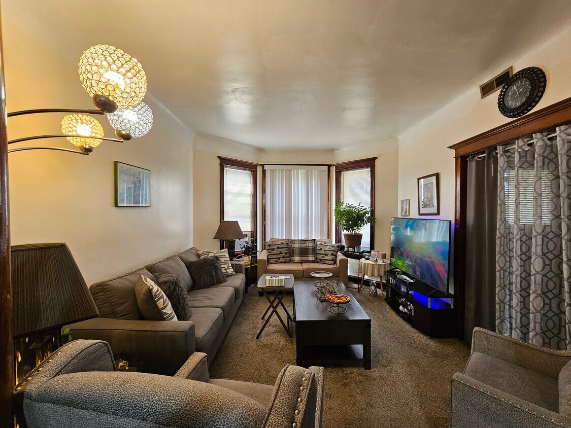 Front Living room - 3405 S Leavitt St