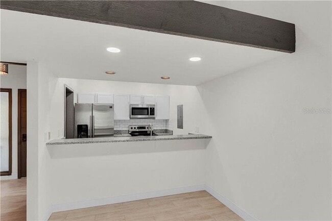 Foto del edificio - One Bedroom, One Bathroom Condo