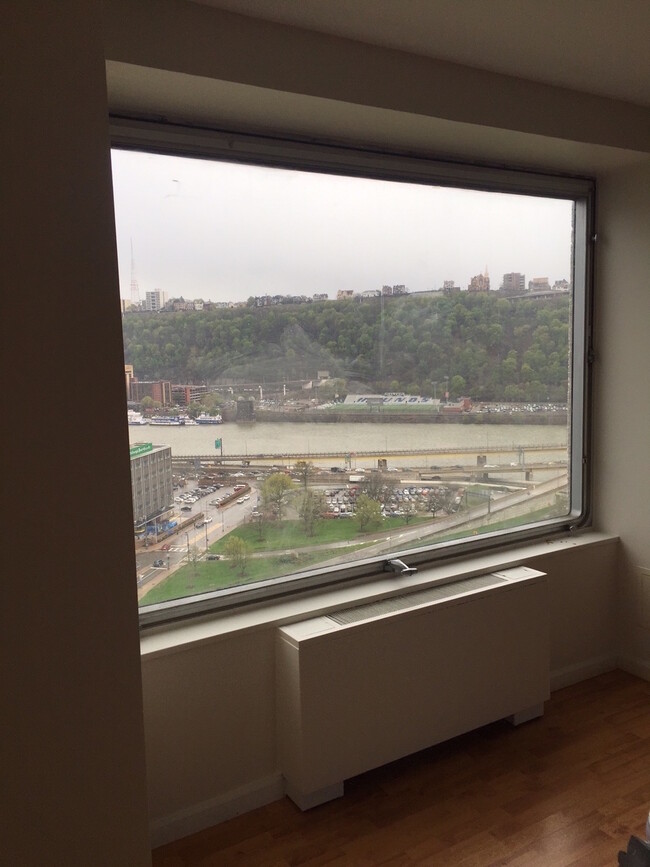 Point Park View - Commonwealth Pl