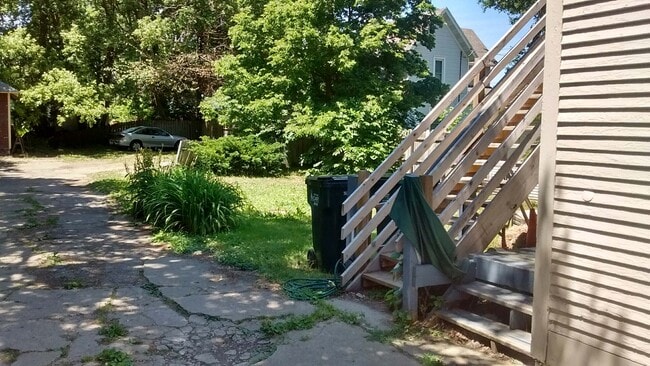 Building Photo - 1229 N Capitol Ave