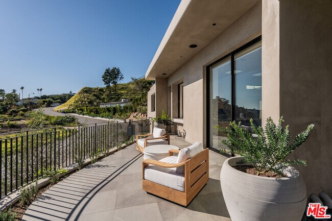 Foto del edificio - 1205 Las Lomas Pl