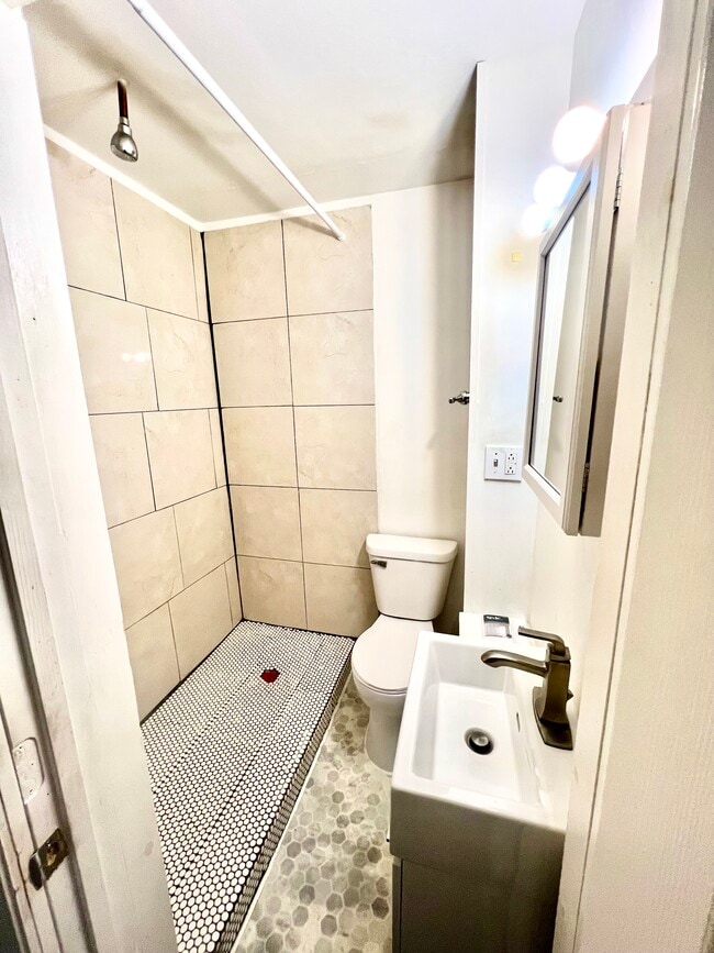 Building Photo - 716 Ohio St