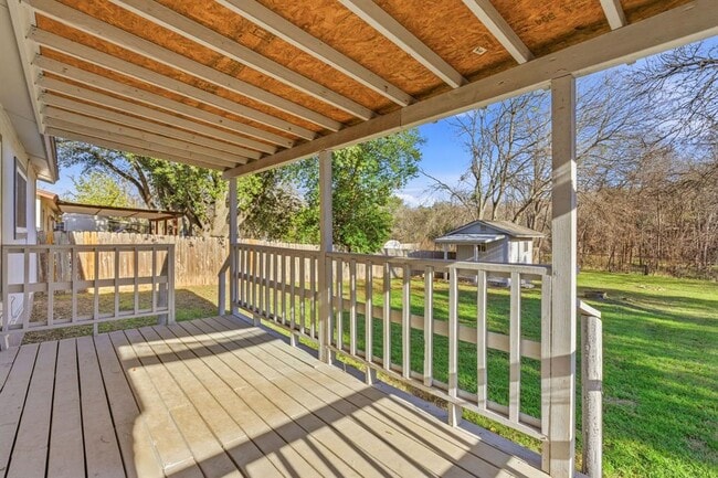 Foto del edificio - 7717 Elderberry Dr