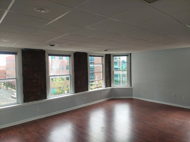 Building Photo - 701 Market St