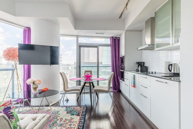 Building Photo - 14 York St