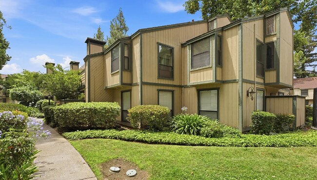 Building Photo - 100 Del Verde Cir