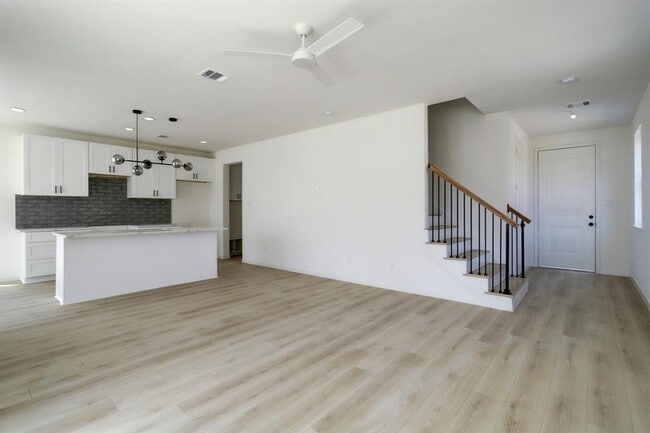 Building Photo - 1273 W Tidwell Rd