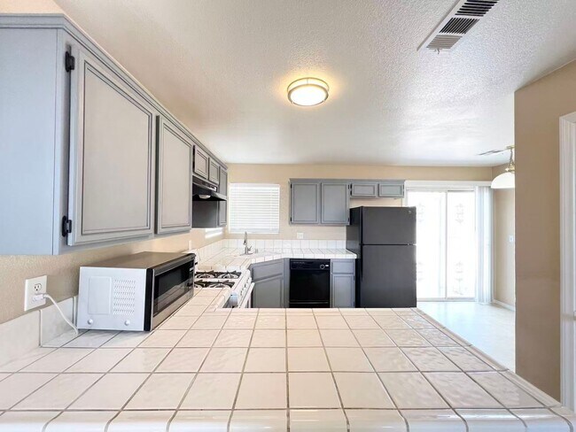 Foto del edificio - 3214 W Colton Ave