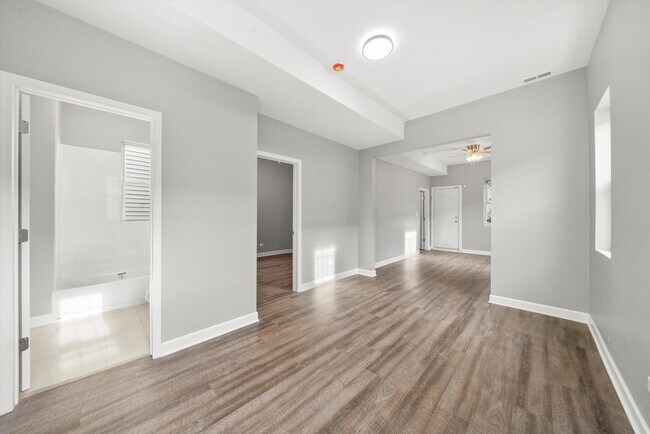 Building Photo - 5029 S Racine Ave