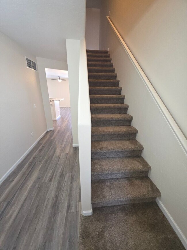 Foto del edificio - 3 Bed 2.5 Bath PRIME location Townhome!!