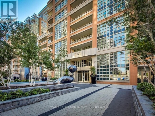 Photo du bâtiment - 85-885 E Liberty St